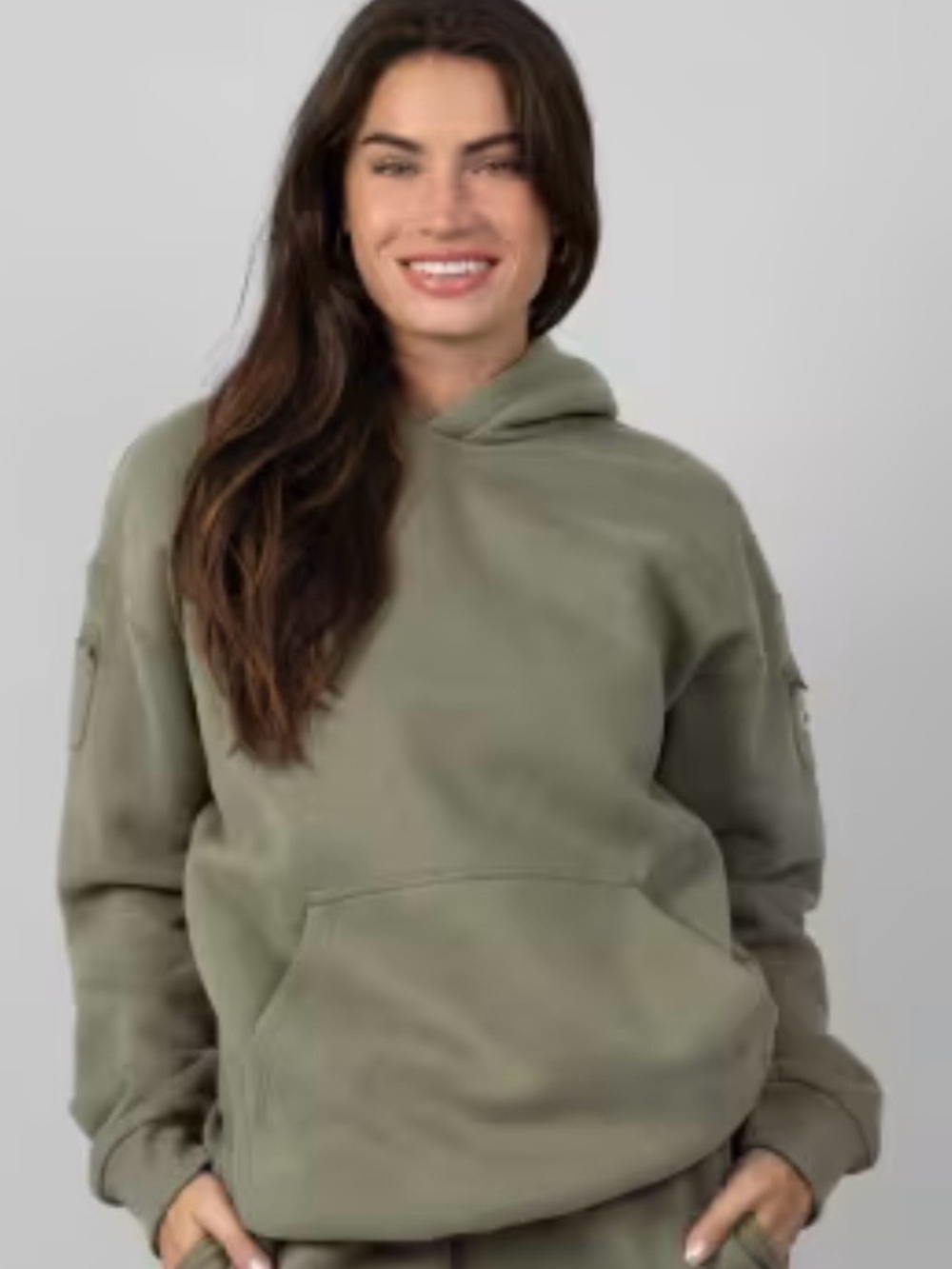 Comfrt Travel Essentials Hoodie in Color Moss